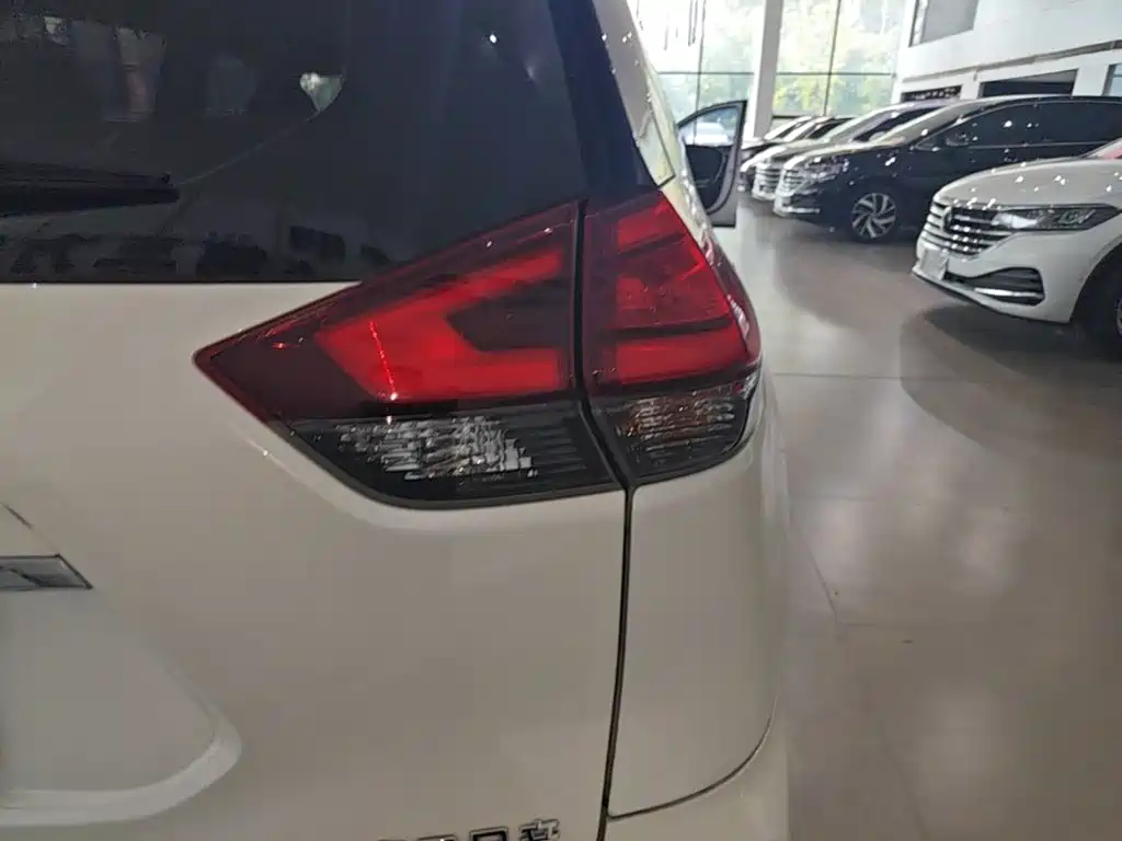 Nissan X-Trail — миниатюра 8