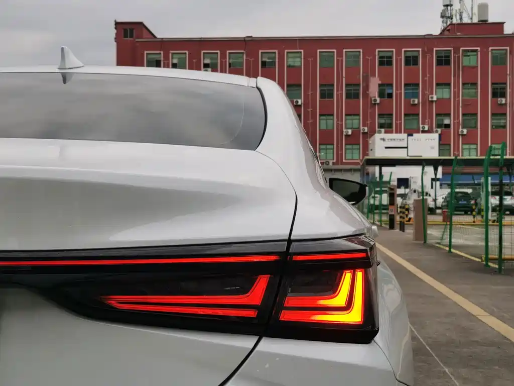 Lexus ES — миниатюра 7