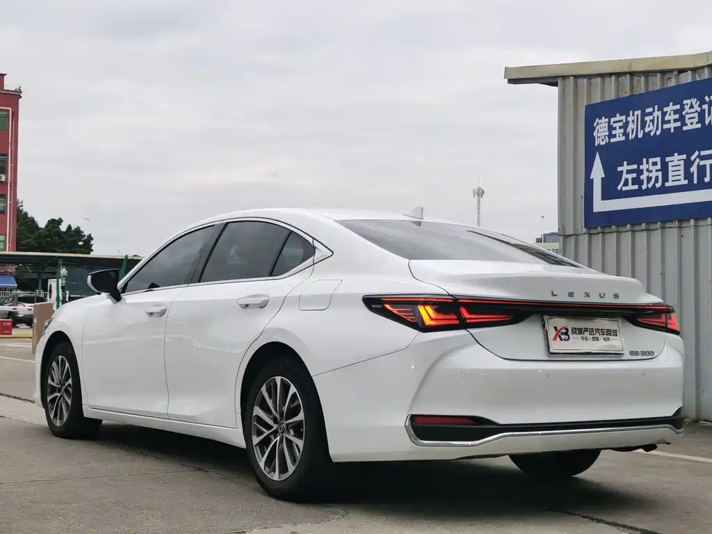 Lexus ES — миниатюра 6