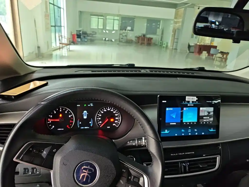 BYD MAX — миниатюра 10