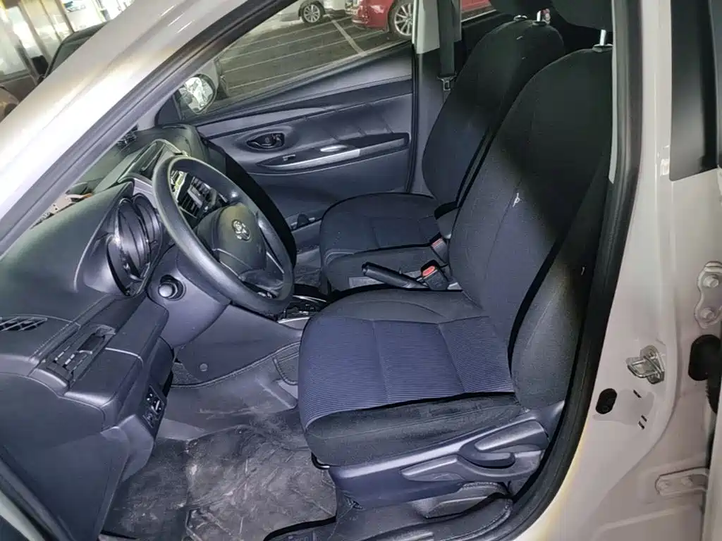 Toyota Yaris L — миниатюра 15