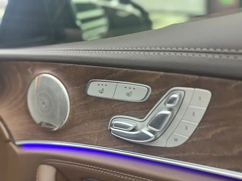 Mercedes-Benz E-Class — миниатюра 21