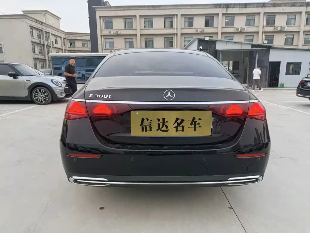 Mercedes-Benz E-Class — миниатюра 6