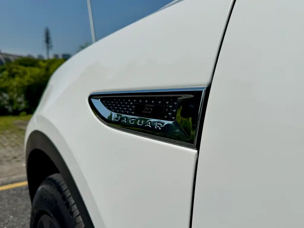 Jaguar E-PACE — миниатюра 5