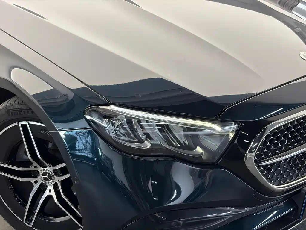 Mercedes-Benz E-Class — миниатюра 17