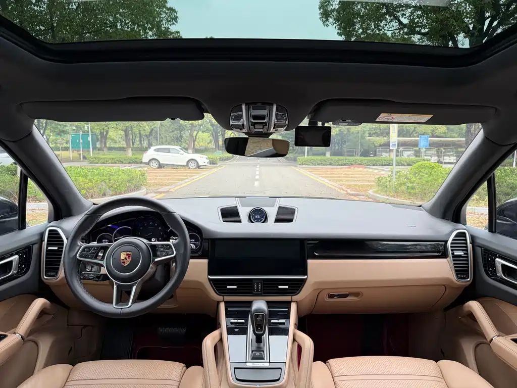 Porsche Cayenne — миниатюра 7