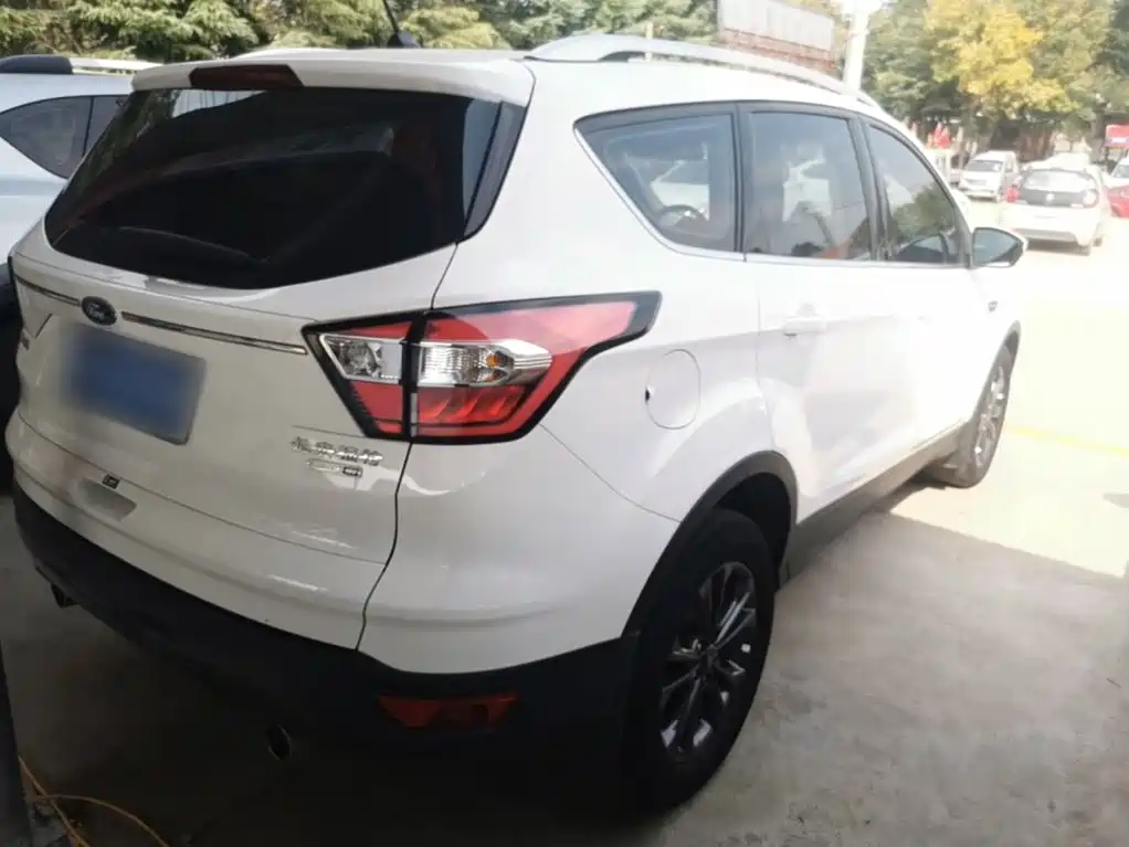Ford Kuga — миниатюра 7