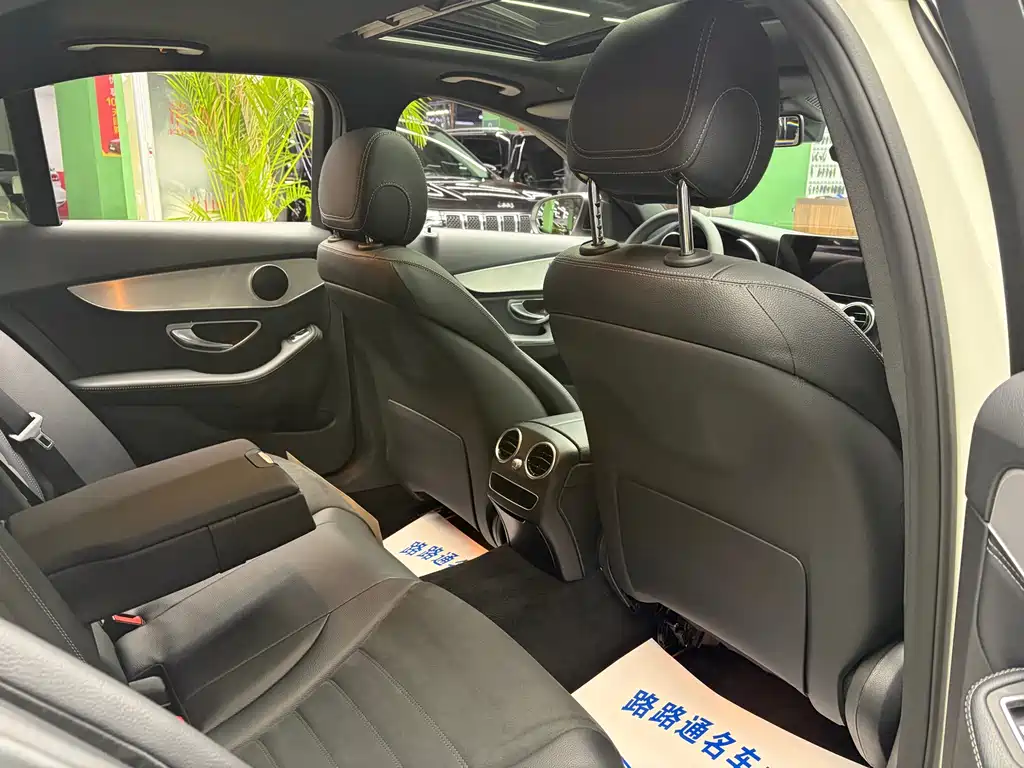 Mercedes-Benz C-Class — миниатюра 8