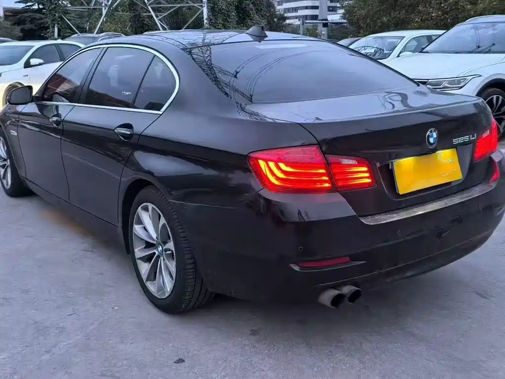 BMW 5 Series — миниатюра 6