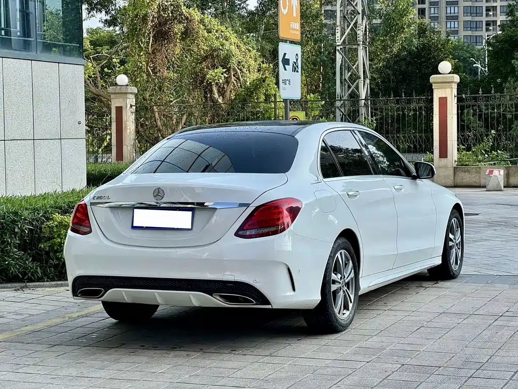 Mercedes-Benz C-Class — миниатюра 6