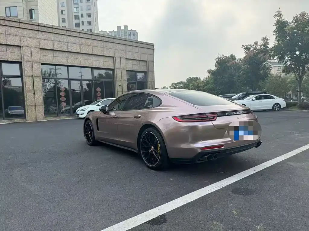 PORSCHE PANAMERA