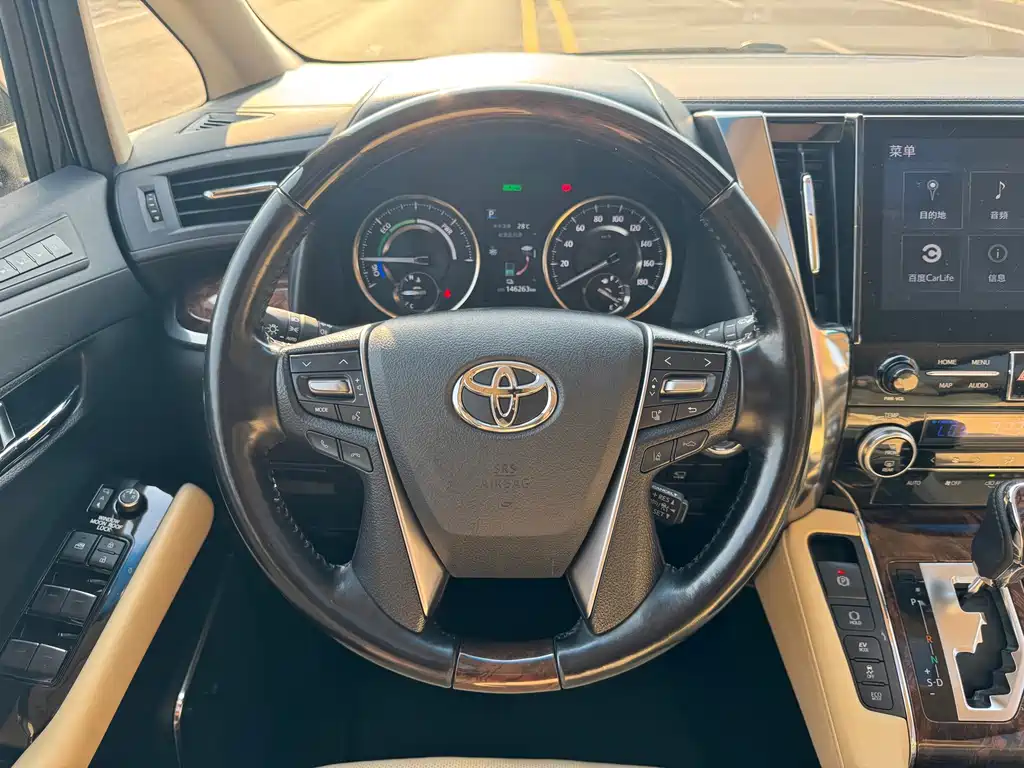 Toyota Alphard — миниатюра 15