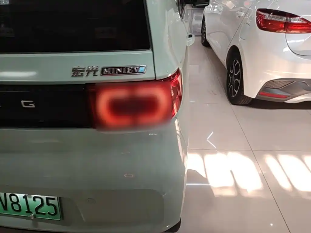 Wuling MINIEV — миниатюра 8