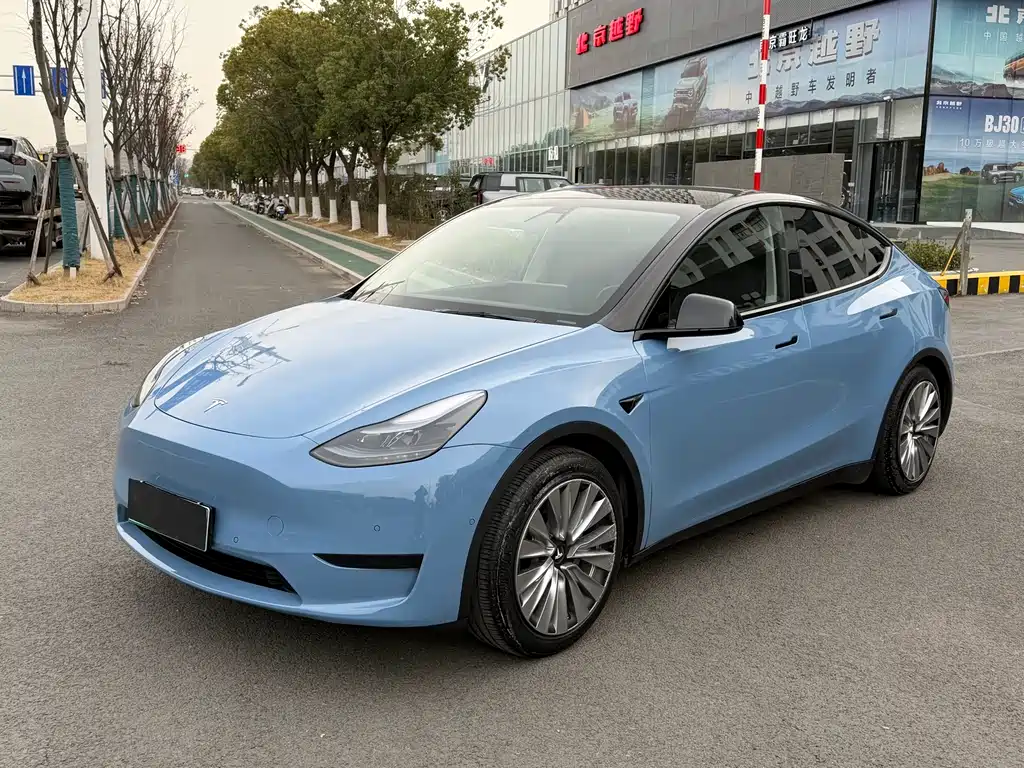 TESLA MODEL Y