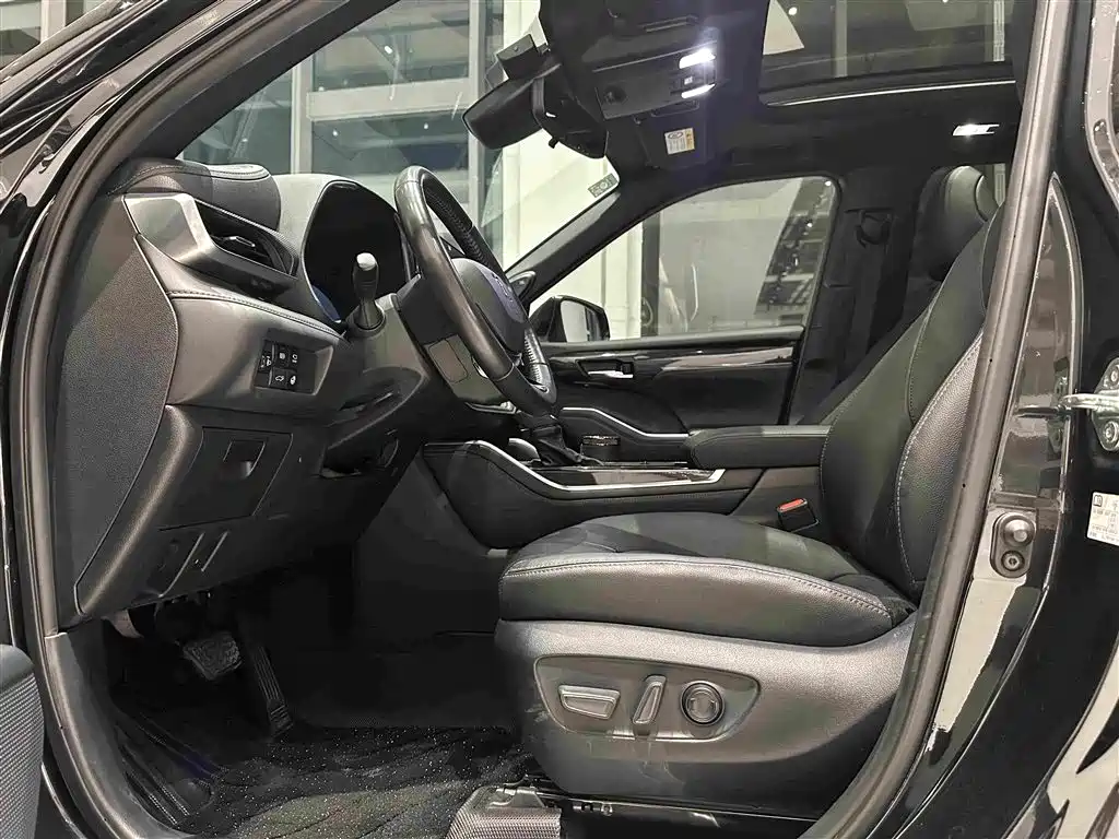 Toyota Crown Kluger — миниатюра 4