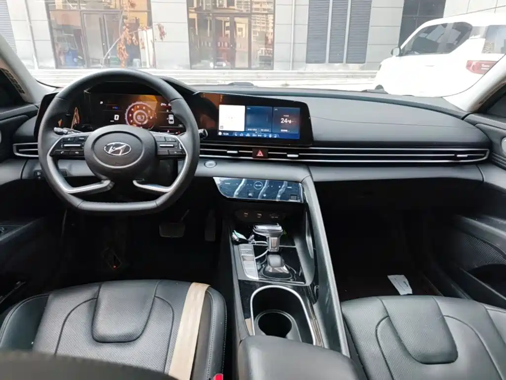 Hyundai Elantra — миниатюра 10