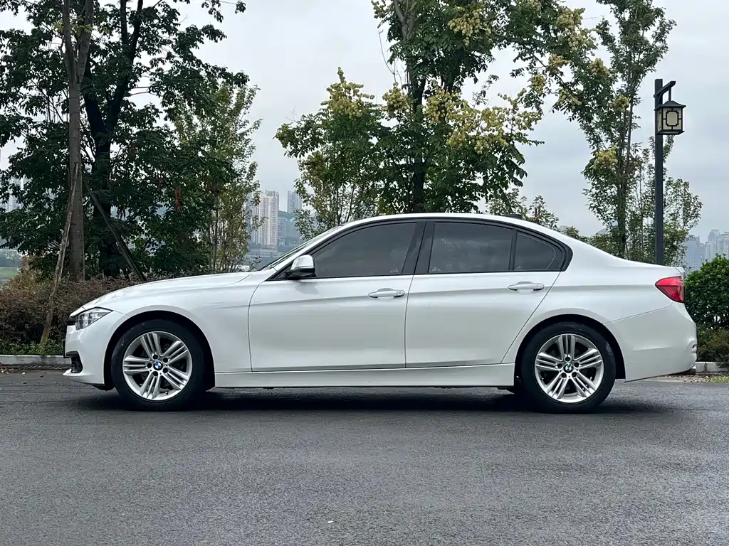 BMW  3 SERIES