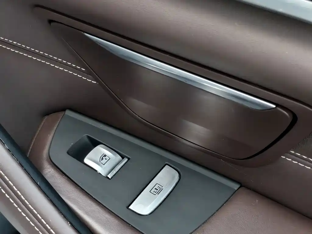 BMW 5 Series — миниатюра 17
