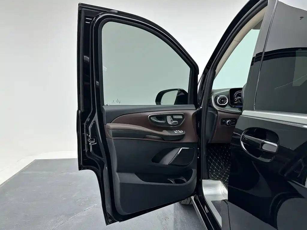 Mercedes-Benz V-Class — миниатюра 11
