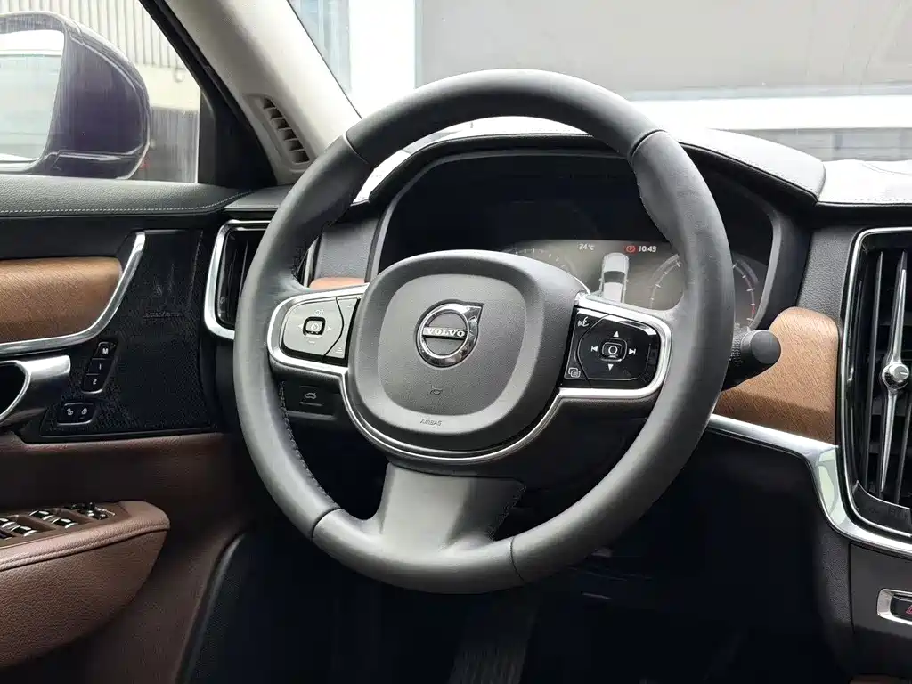 Volvo S90 — миниатюра 9