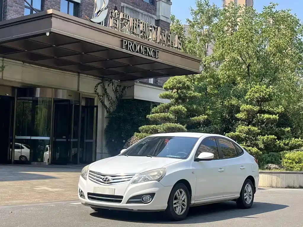 Hyundai Elantra — миниатюра 9