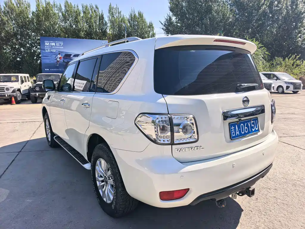 Nissan Patrol — миниатюра 7