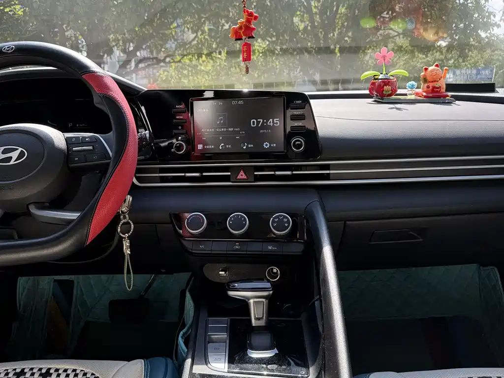Hyundai Elantra — миниатюра 11