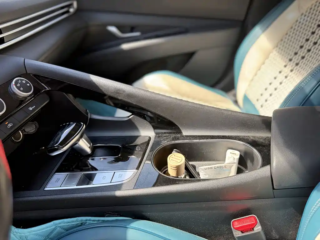 Hyundai Elantra — миниатюра 16