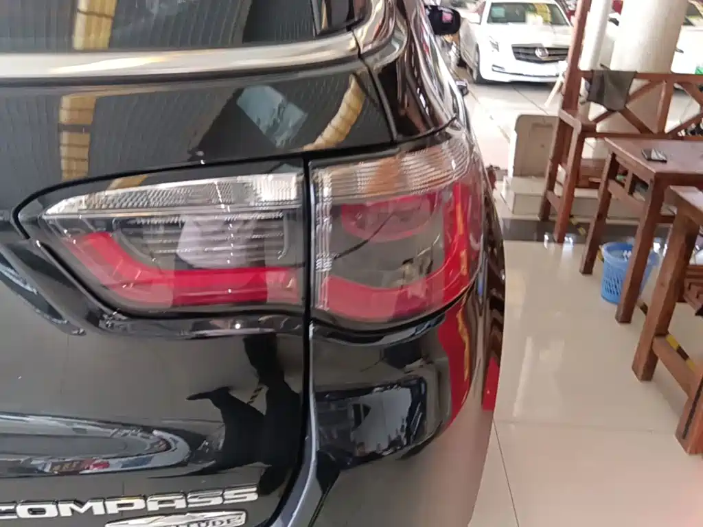 Jeep Compass — миниатюра 8