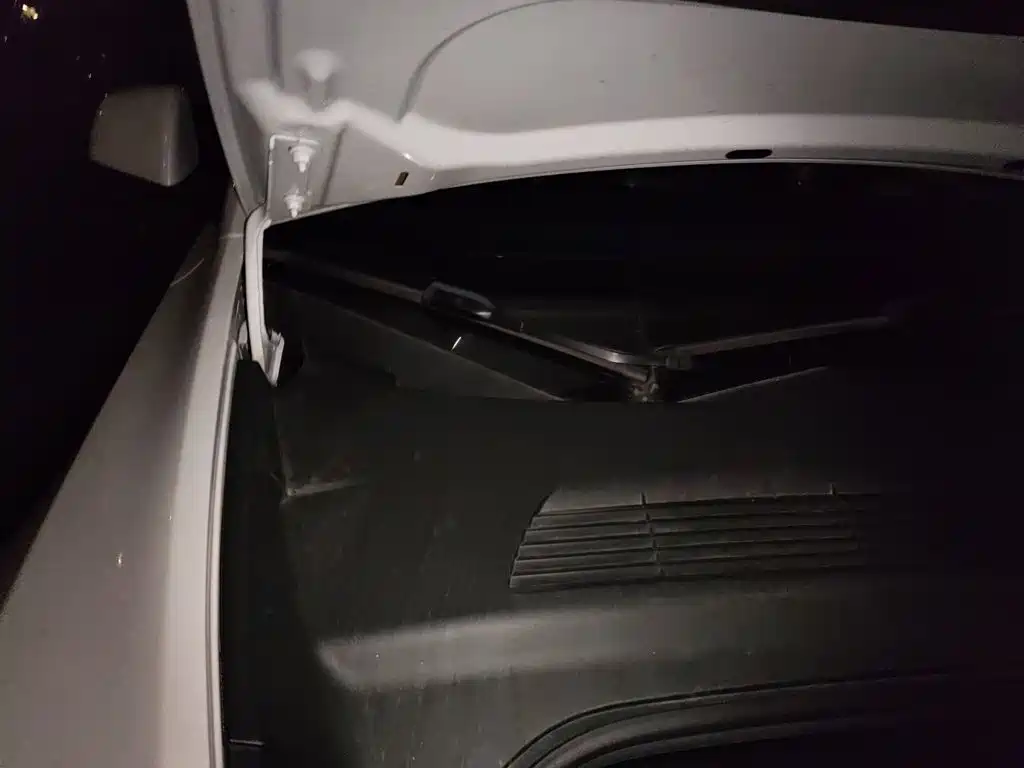 Tesla Model Y — миниатюра 20