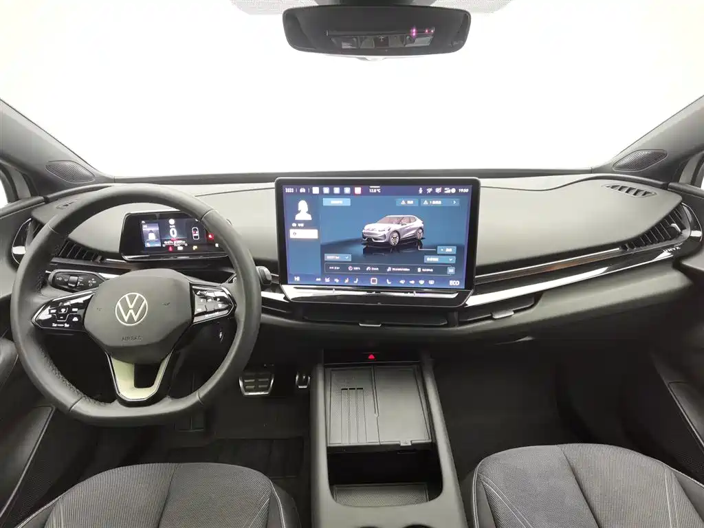 VOLKSWAGEN WITH THE CROWD 06