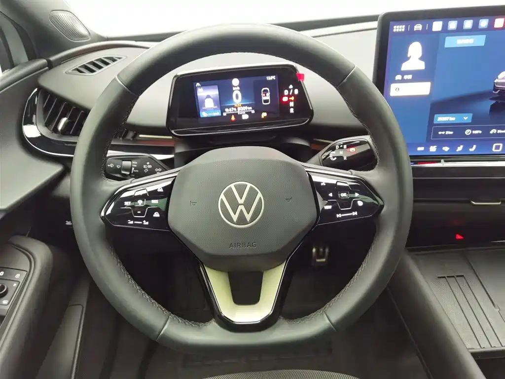 VOLKSWAGEN WITH THE CROWD 06