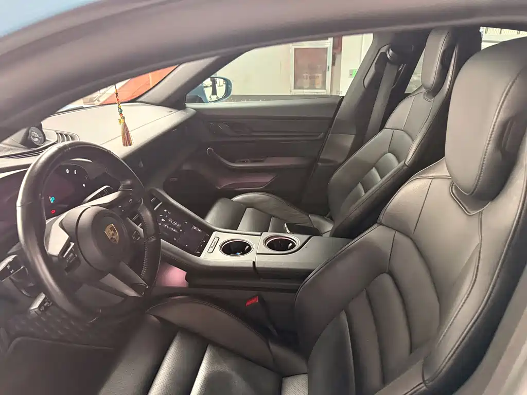 Porsche Taycan — миниатюра 5
