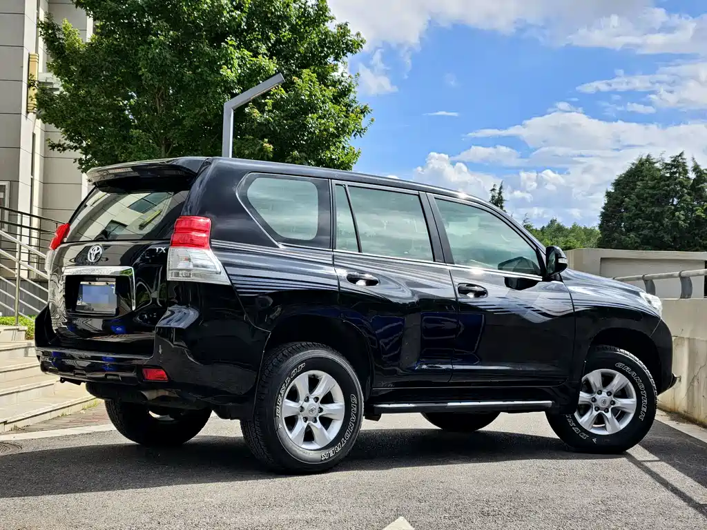 Toyota Land Cruiser Prado 2010 2.7L AT Standard