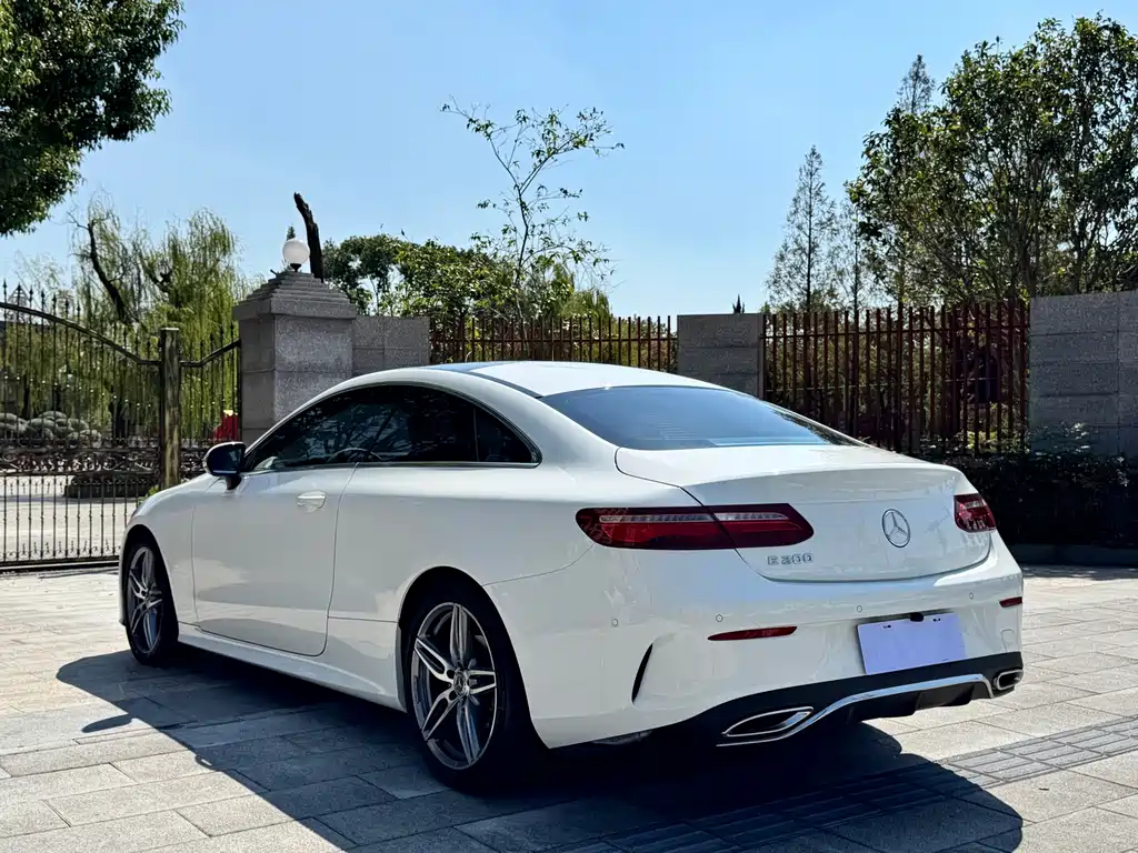 Mercedes-Benz E-Class (Import) — миниатюра 4
