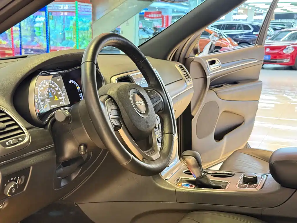 Jeep Grand Cherokee (Import) — миниатюра 5