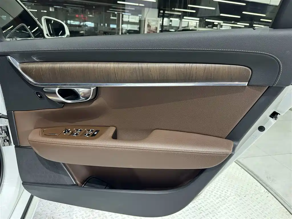 Volvo S90 — миниатюра 26