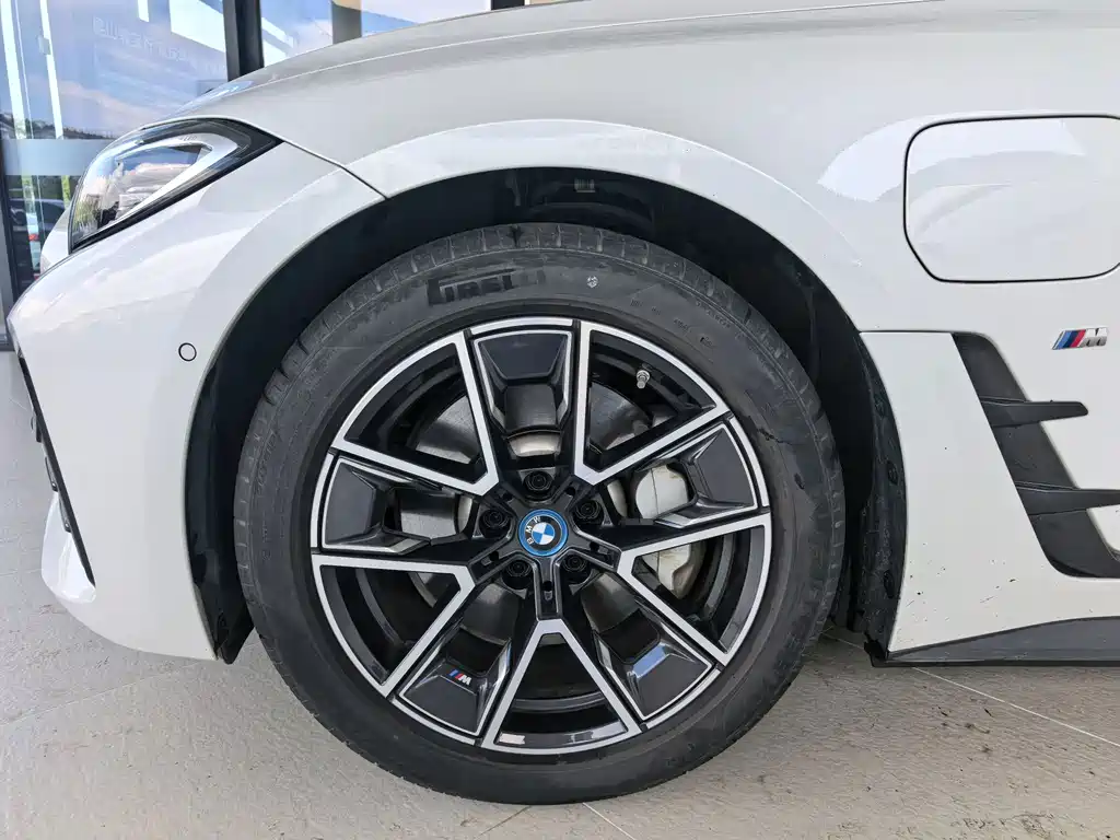 BMW i4 — миниатюра 7