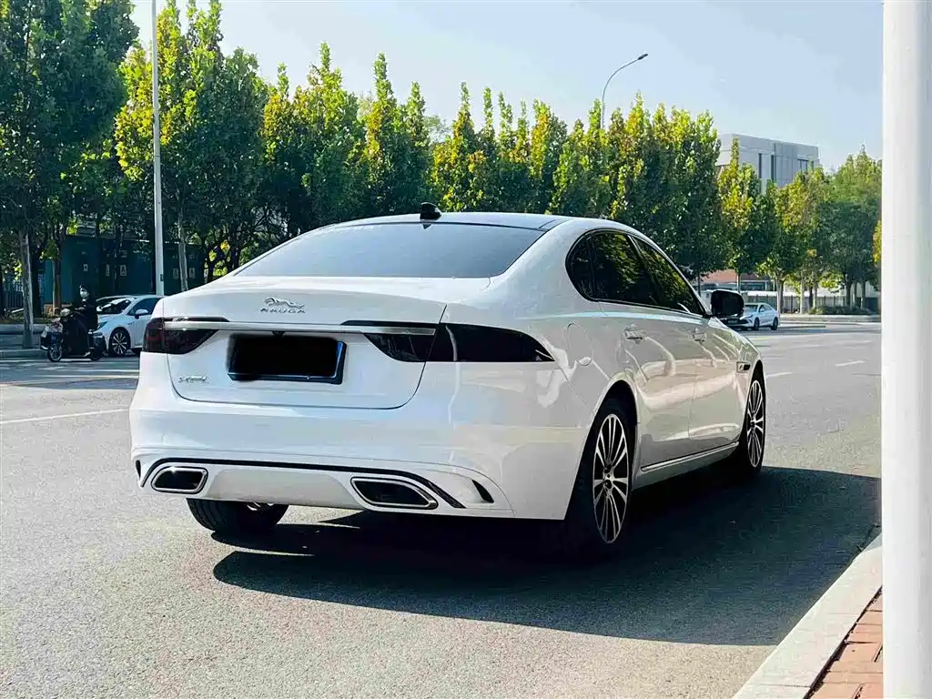 Jaguar XFL — миниатюра 3
