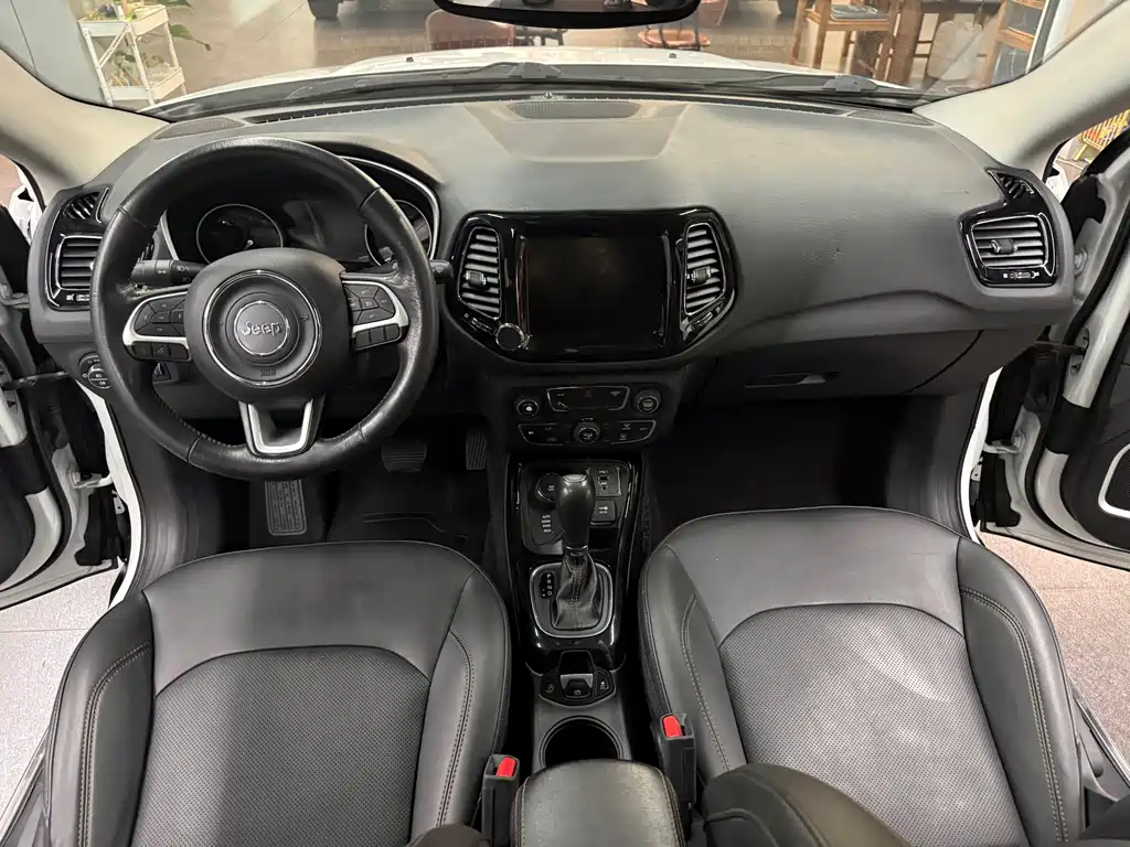 Jeep Compass — миниатюра 6