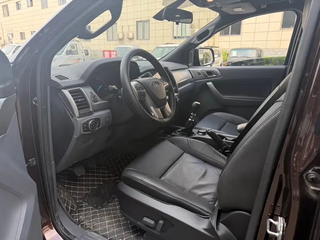 Ford Everest 2017 2.2T MT Luxury 5 мест