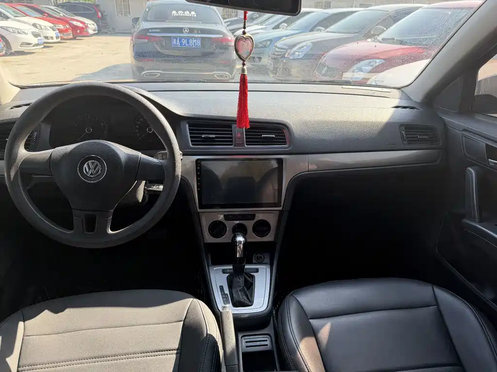 Volkswagen Lavida — миниатюра 2