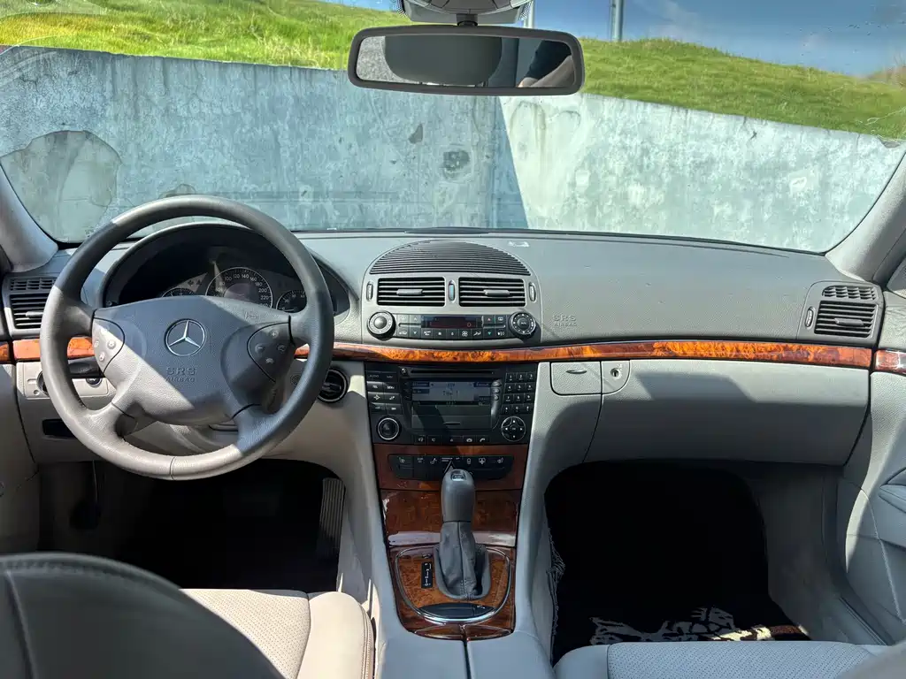 Mercedes-Benz E-Class (Import) — миниатюра 5