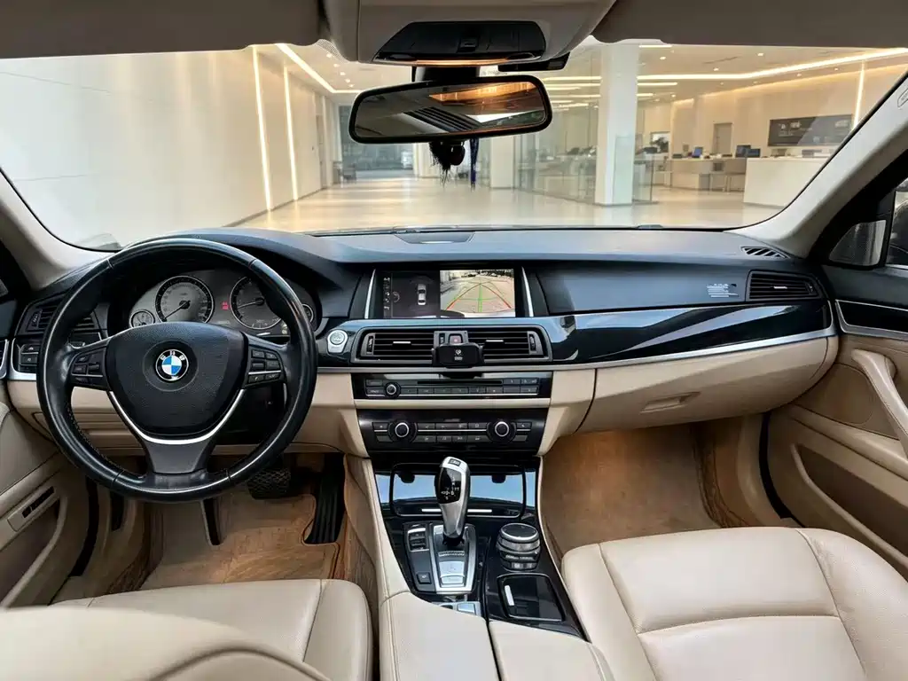 BMW 5 Series — миниатюра 7