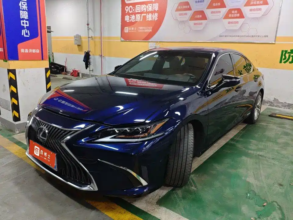 Lexus ES 2019