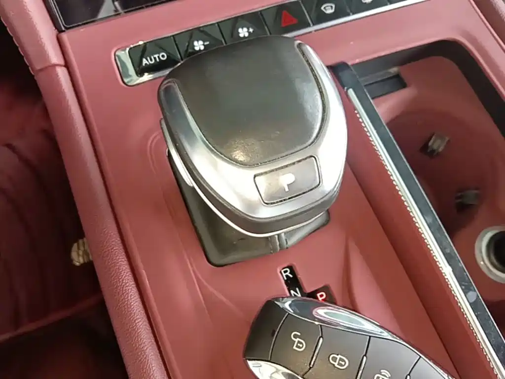 Hongqi Hongqi H5 — миниатюра 14
