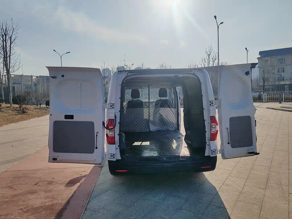 SAIC MAXUS CHASE EV30