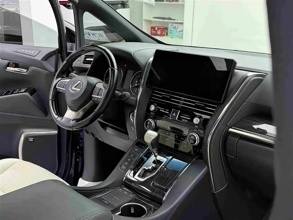 Lexus LM — миниатюра 12