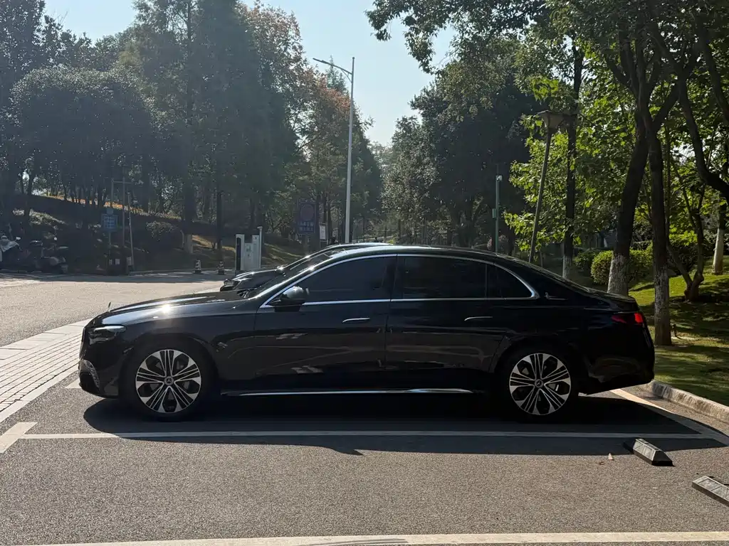 Mercedes-Benz E-Class — миниатюра 3