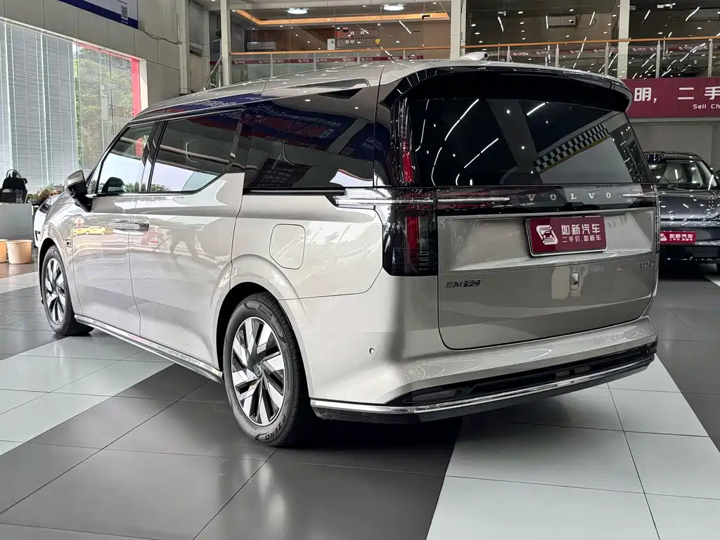 Volvo EM90 — миниатюра 8